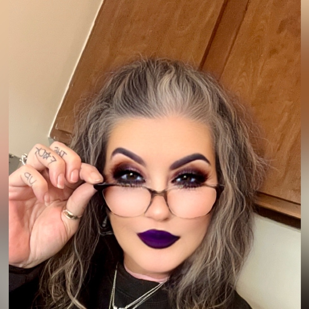 Meet your Posher, Corina